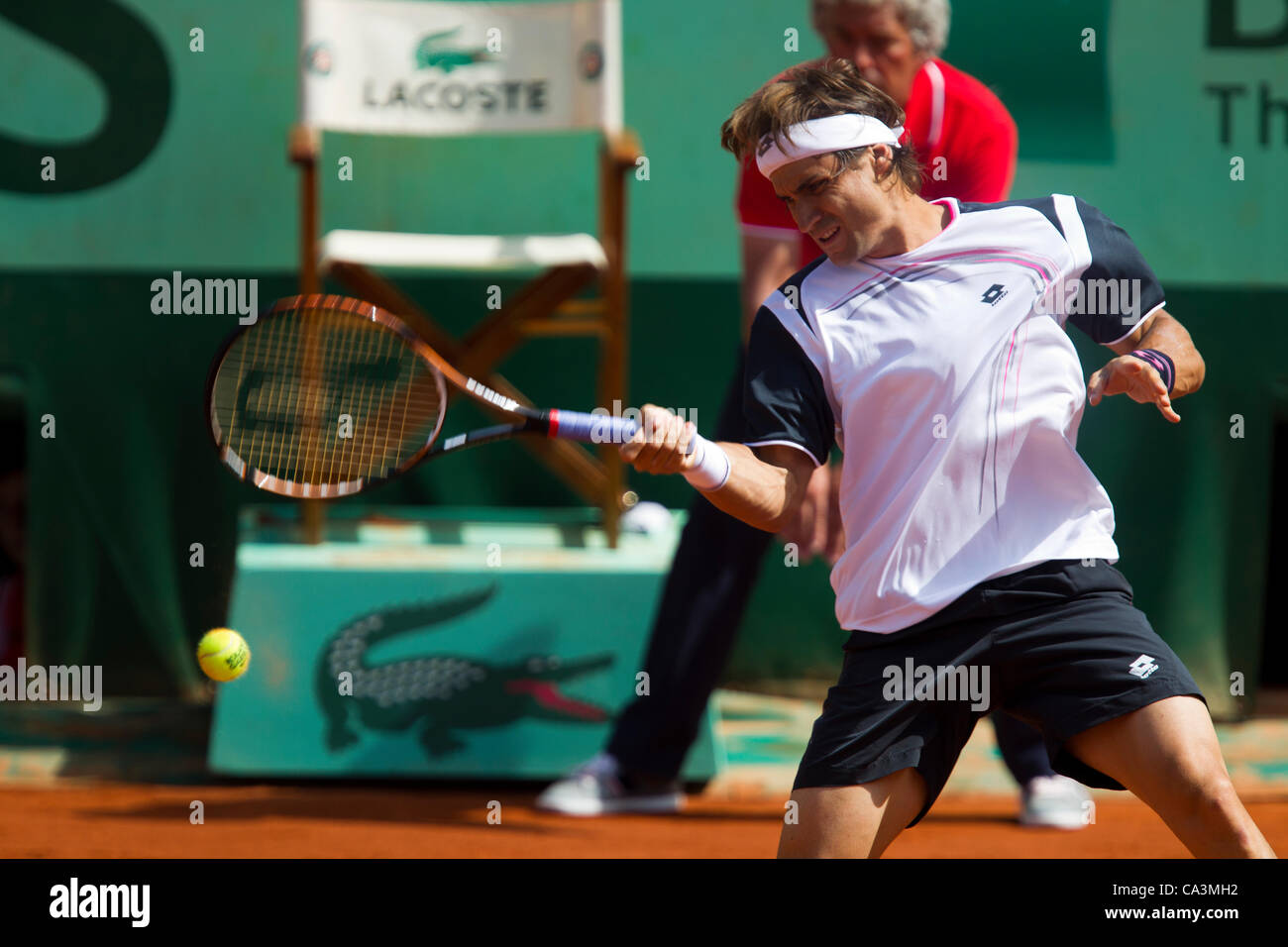 02.06.2012 Parigi, Francia. David Ferrer in azione contro Mikhail YOUZHNY il giorno 7 degli Open di Francia di tennis Roland Garros. Foto Stock