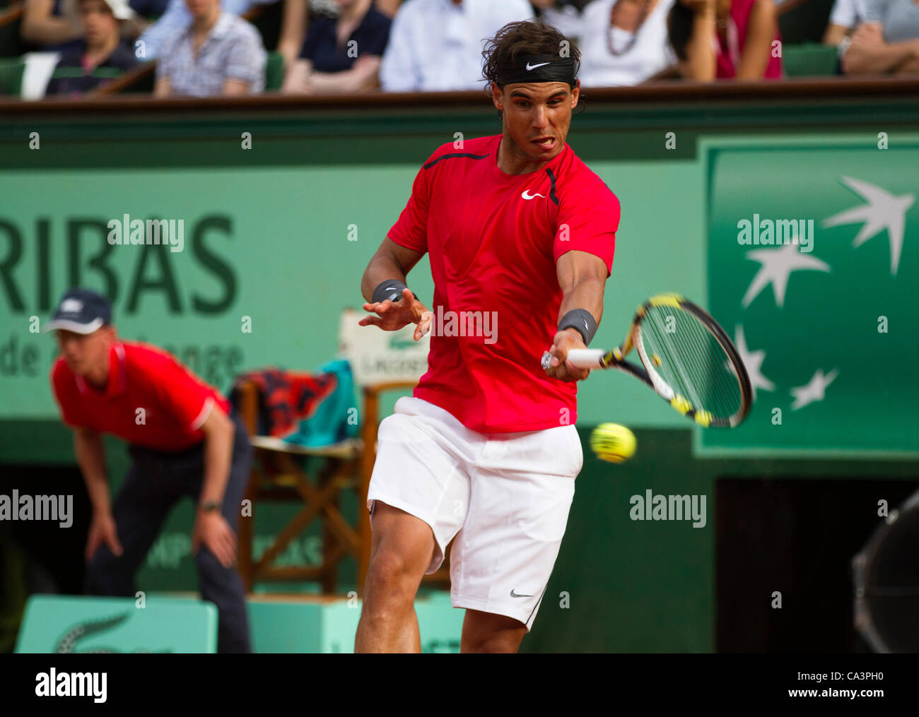 02.06.2012 Parigi, Francia. Rafael Nadal in azione contro Eduardo Schwank il giorno 7 degli Open di Francia di tennis Roland Garros. Foto Stock