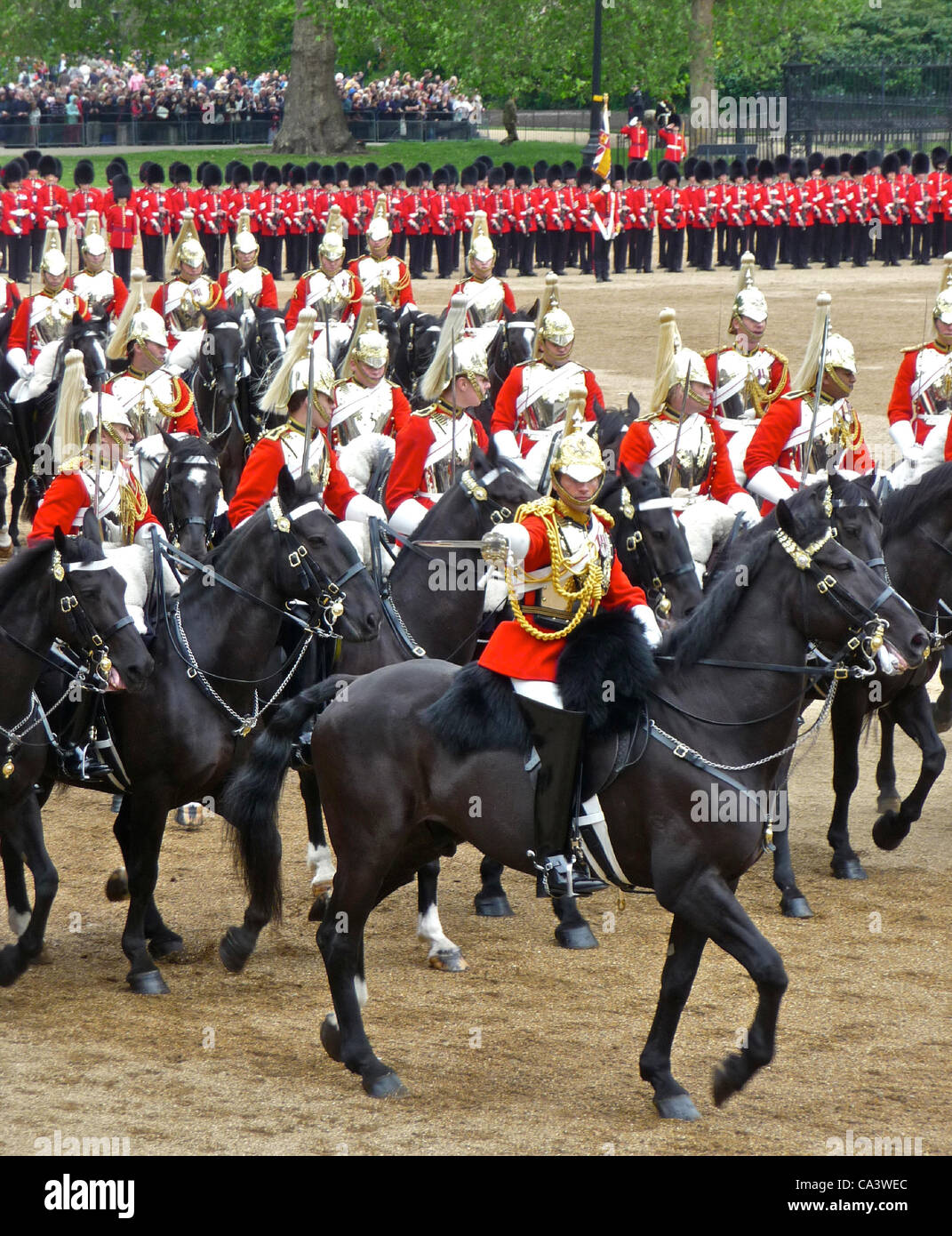 Trooping il colore 2 Giugno 2012 - Il Maggiore Generale della revisione, questi sono i bagnini della cavalleria della famiglia. Foto Stock