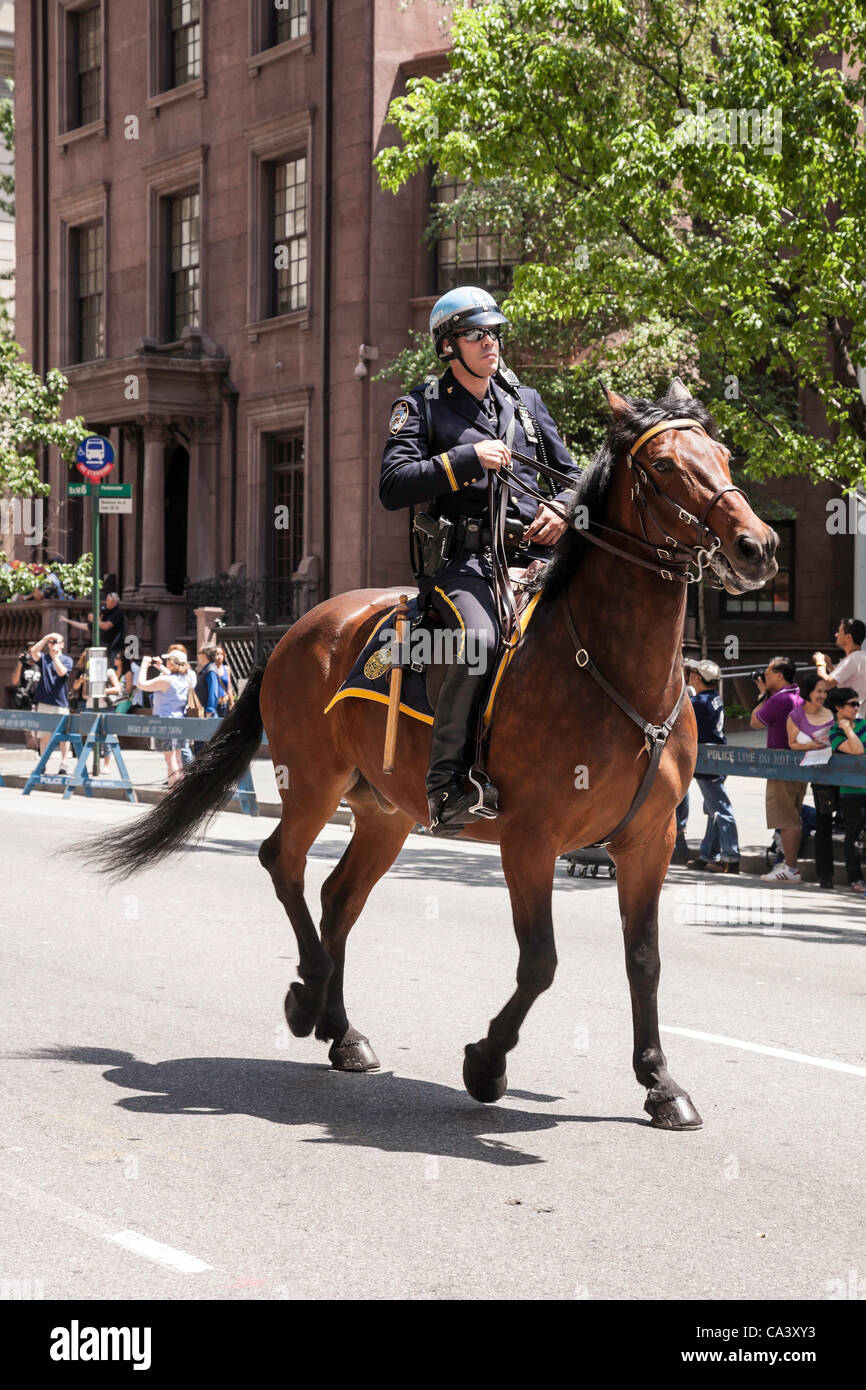 New York, NY - 3 giu 2012 - La più grande indipendenza filippina parata del giorno negli Stati Uniti avrà luogo a Manhattan annualmente. Foto Stock
