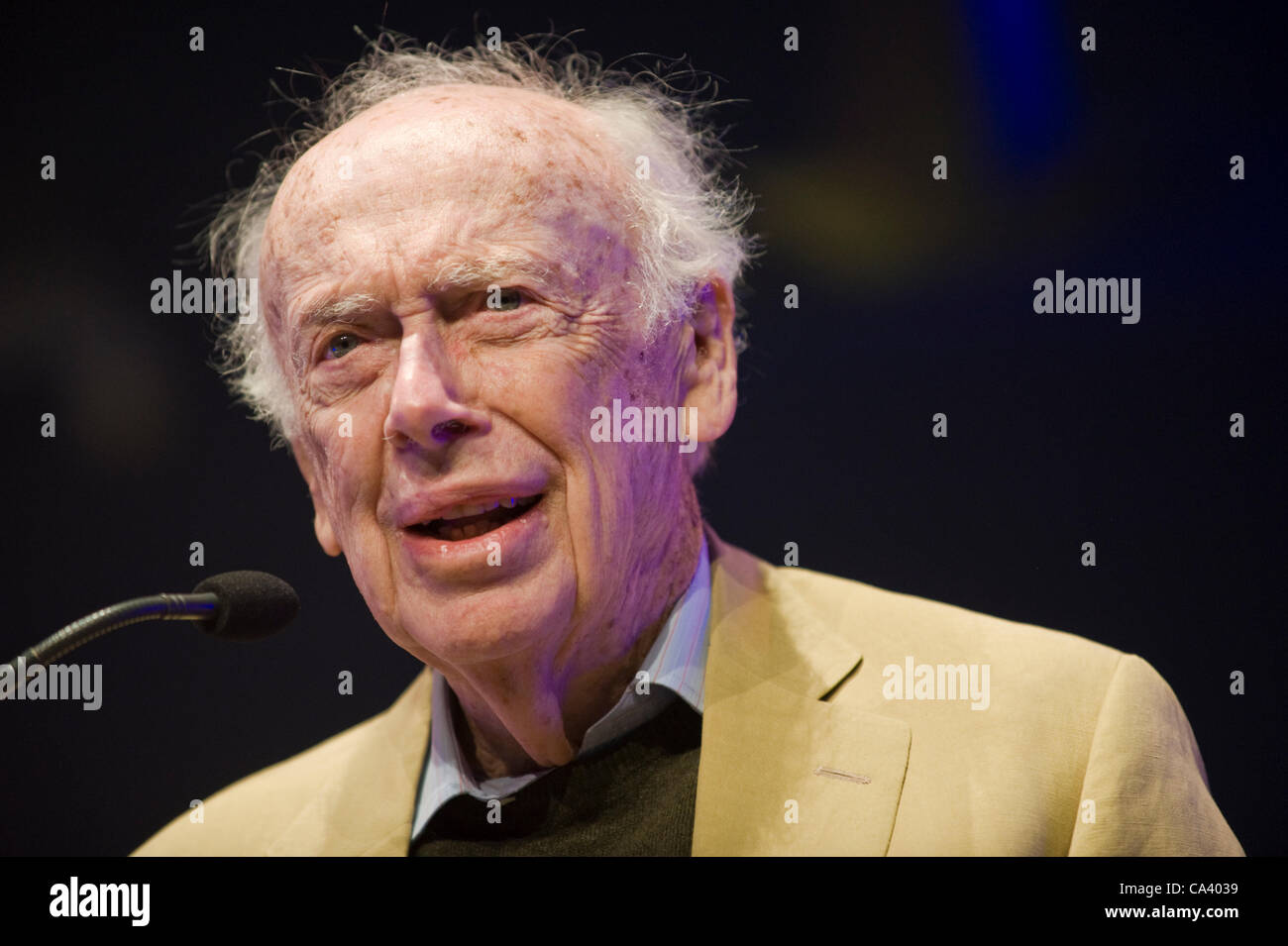 James Watson, co-scopritore della struttura del DNA nel 1953, raffigurato al Telegrafo Festival di Fieno Hay-on-Wye, Powys, Wales, Regno Unito Foto Stock
