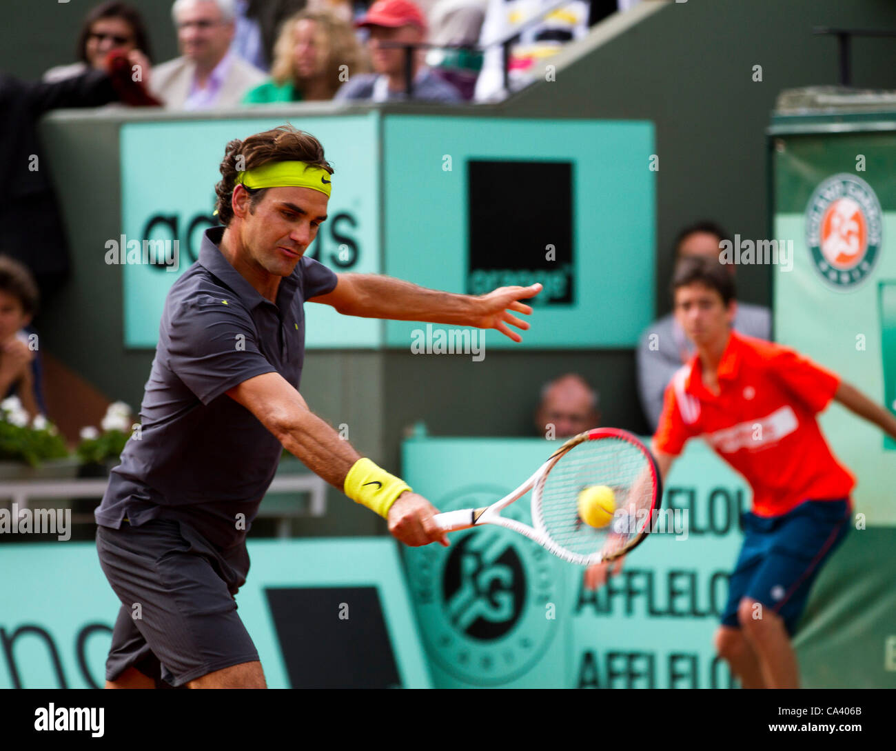 03.06.2012 Parigi, Francia. Roger Federer in azione contro David Goffin al giorno 8 della Open di Francia di tennis Roland Garros. Foto Stock