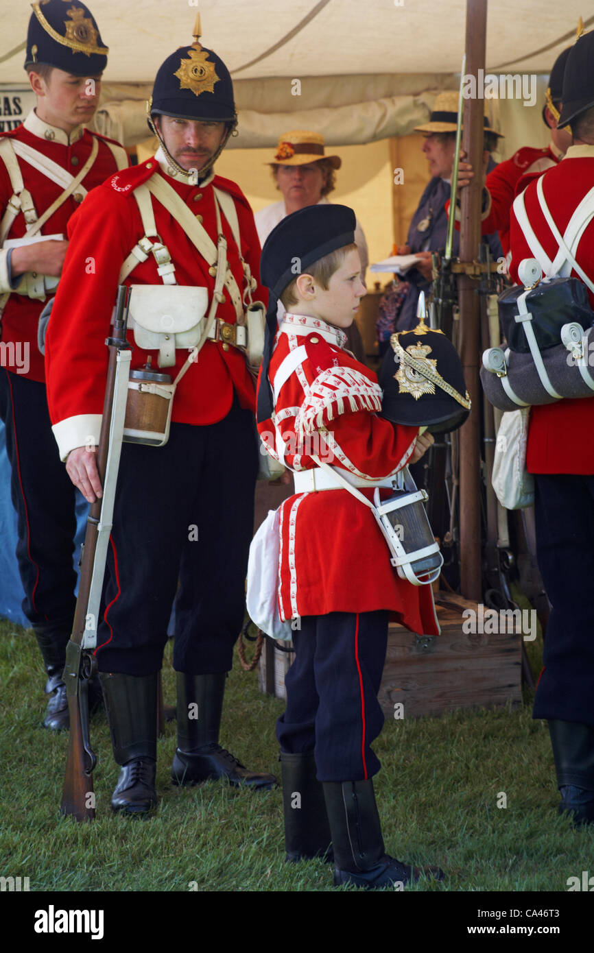 Isle of Wight, Regno Unito domenica 3 giugno 2012. Celebrazioni giubilari a Osborne House, East Cowes. Il British Redcoats sono rappresentati dalla società ostinati, dedicato re-enactors, membri del Vittoriano società militare Foto Stock