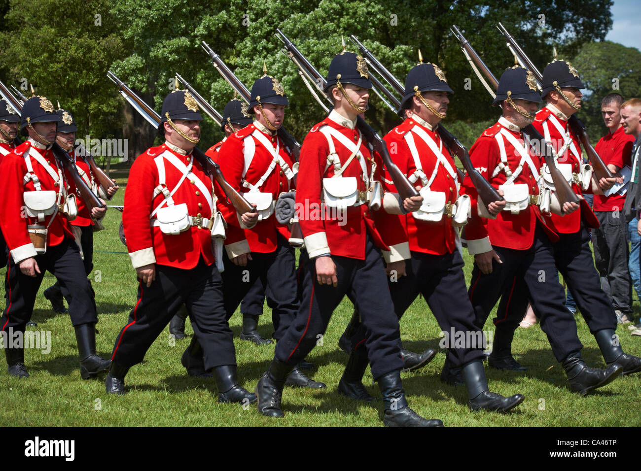 Isle of Wight, Regno Unito domenica 3 giugno 2012. Celebrazioni giubilari a Osborne House, East Cowes. Il British Redcoats sono rappresentati dalla società ostinati, dedicato re-enactors, membri del Vittoriano società militare Foto Stock