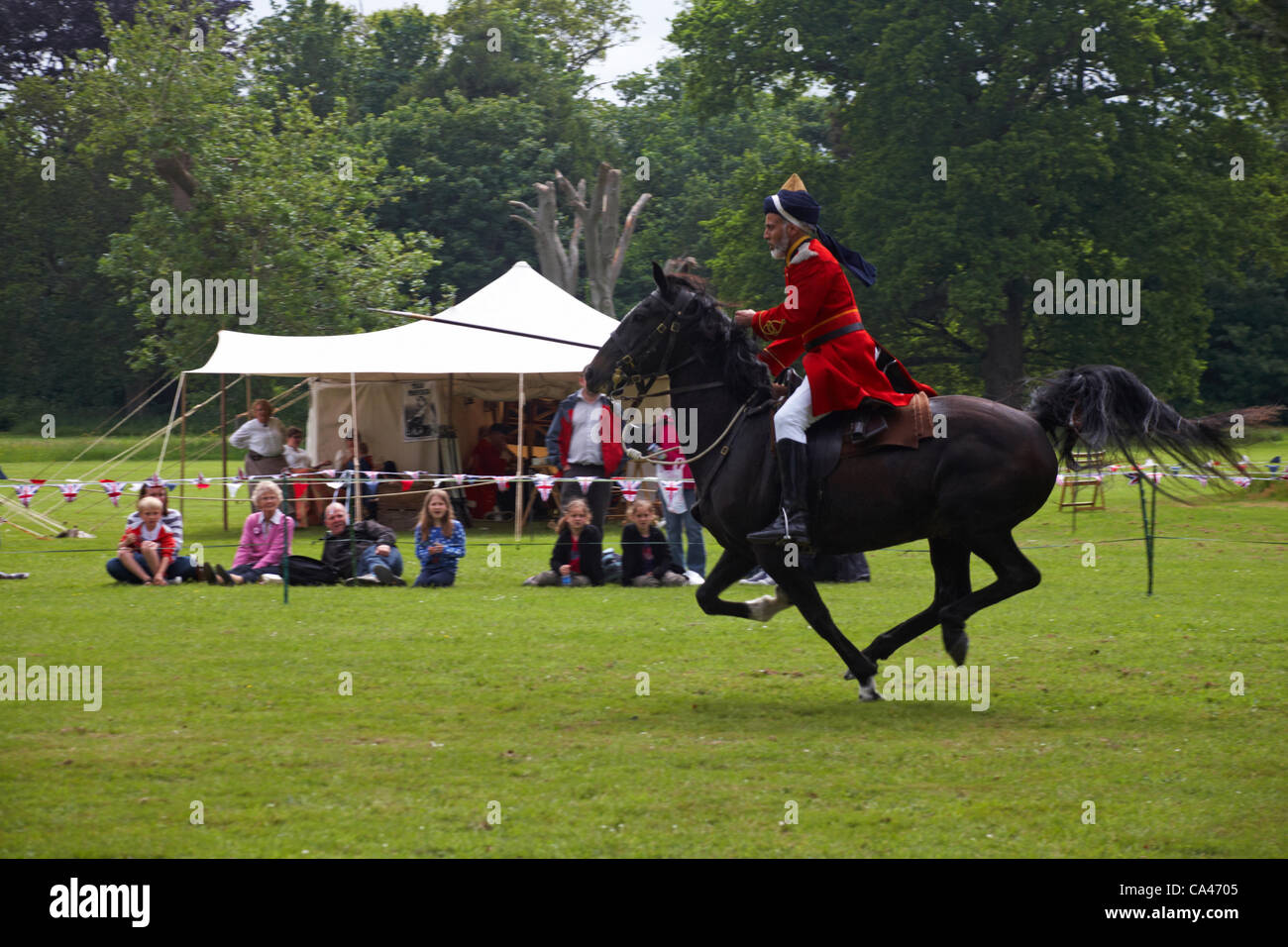 Isola di Wight, Hampshire, Regno Unito domenica 3 giugno 2012. Festeggiamenti per il Giubileo a Osborne House. Il principe Maliks Lancers e' il capo dell'accusa. Questi signori originari del Kashmir sono vestiti con le uniformi indossate dalle truppe di cavalleria imperiale indiana al momento del Giubileo del 1897. Foto Stock