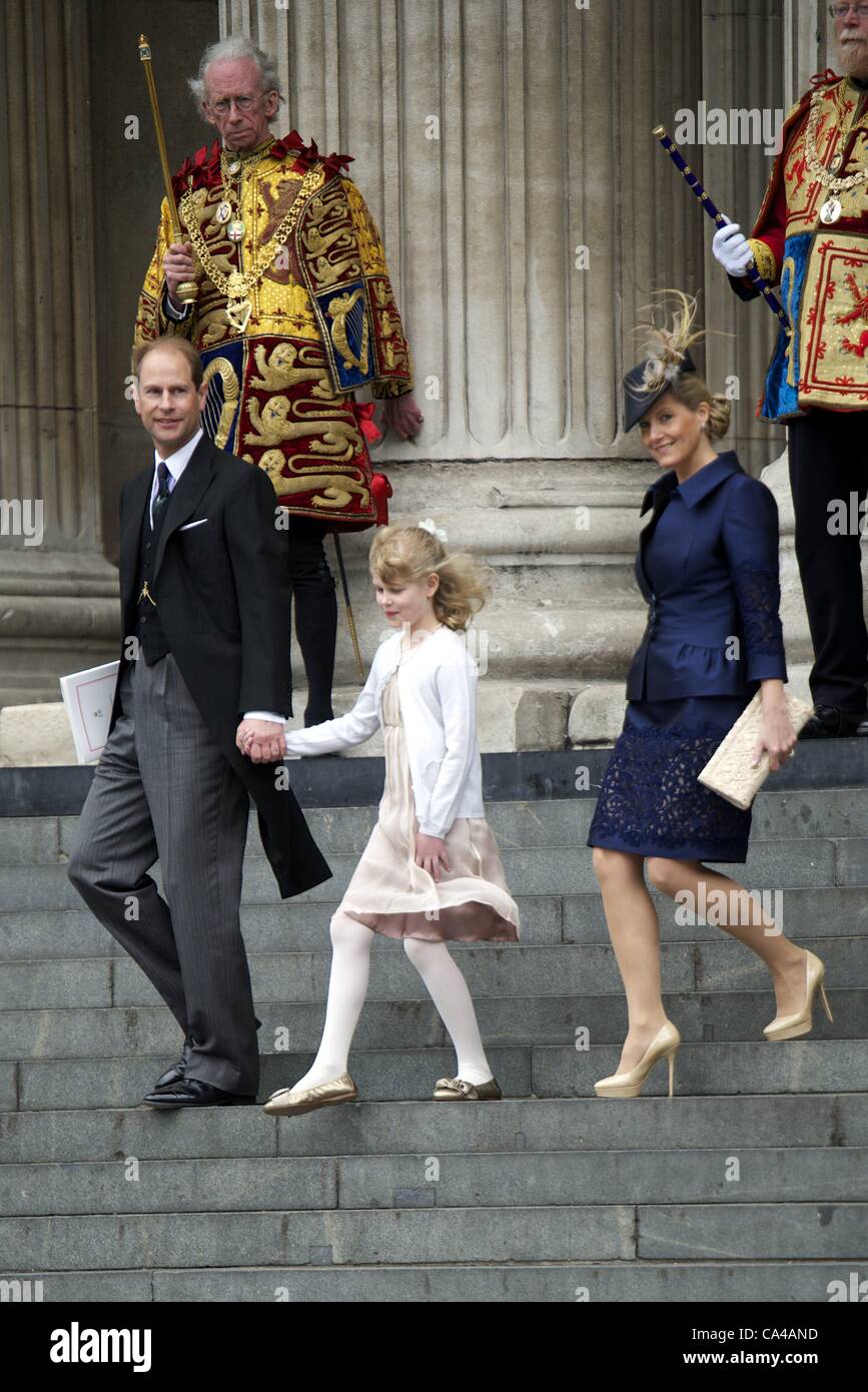 5 giugno 2012 - Londra, Spagna - Prince Edward e Sophie, il conte e la Contessa di Wessex con la loro figlia Lady Louise Windsor frequentare la Regina Elisabetta II GIUBILEO di diamante a Saint Paul Cathedral a Londra. Zuma/ Alamy Live News Foto Stock