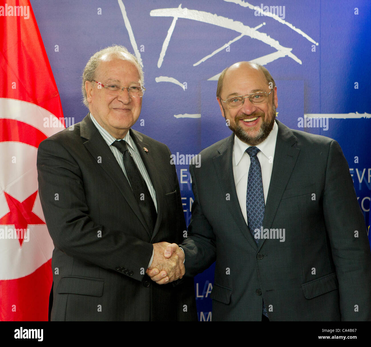 Mustapha BEN JAFAR, Presidente dell'Assemblea Costituente della Tunisia, raffigurato incontro con Martin Schulz, Presidente del Parlamento europeo Foto Stock