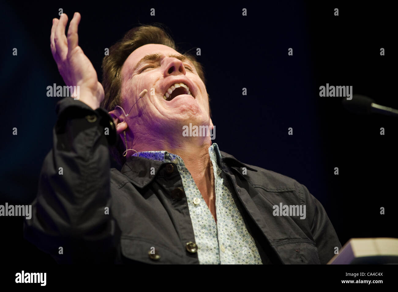 Rob Brydon, Gallese attore comico e autore, parlando al Telegraph Hay Festival 2012, Hay-on-Wye, Powys, Wales, Regno Unito. Foto Stock