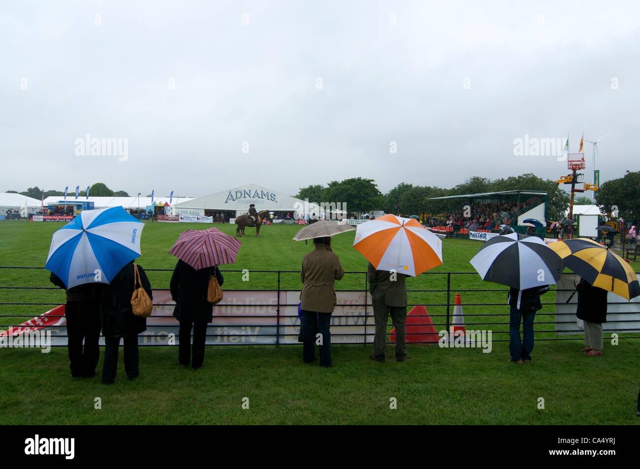 Ipswich, Regno Unito. 07/06/2012. La 181st Suffolk mostrano al Trinity Park showground che è stata annullata a causa del forte vento e pioggia che è percosse il paese. - Nella foto è giovedì evento prima del tempo annullato l'evento Foto Stock