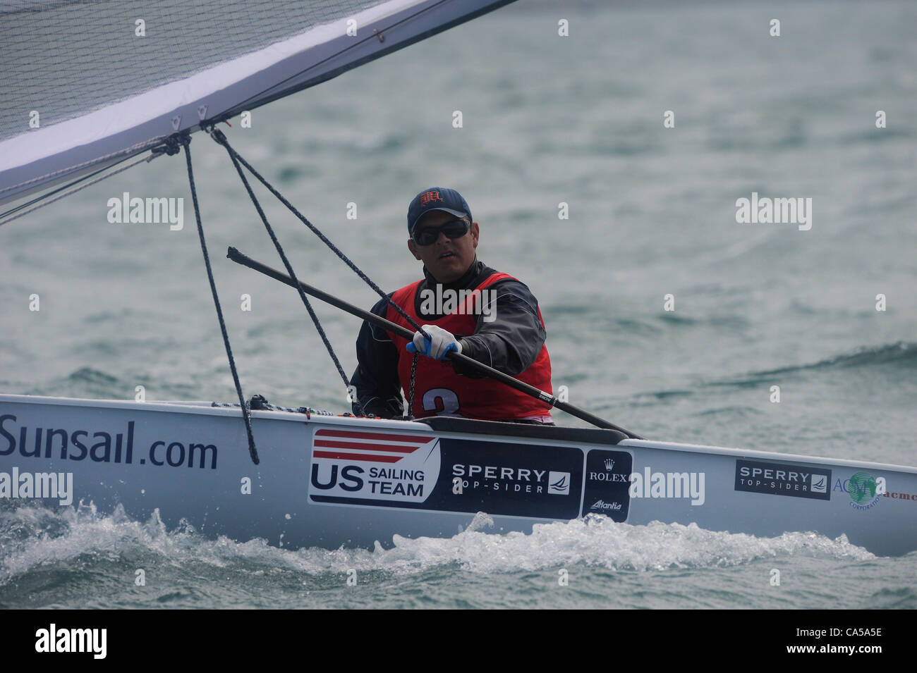 9.06.2012 Weymouth, Inghilterra. La Skandia Sail per oro regata. Stati Uniti d'America's Zach Railey, medaglia Finn Race, in azione a Weymouth e Portland Bay. Foto Stock