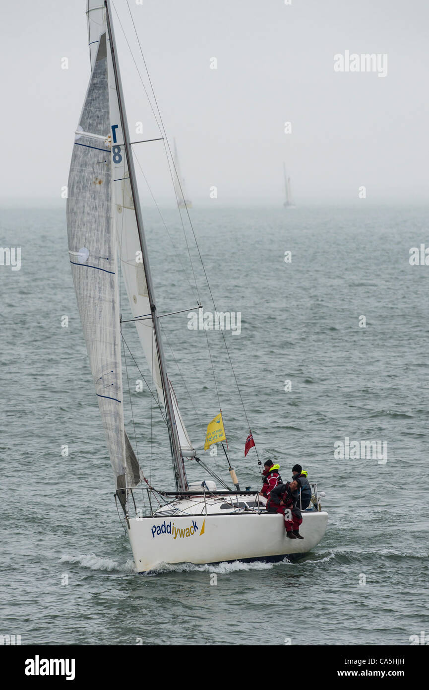 Il 10m single masted Paddiywack racing a Portland, Dorset da Southend, Essex come parte dell'ASTO piccole navi gara. Foto Stock