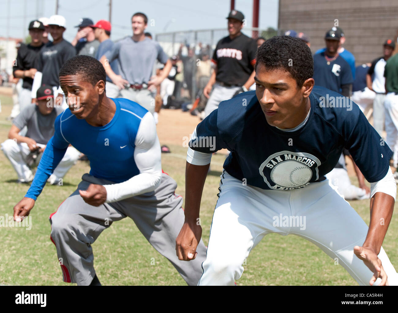 Giugno 12, 2012 - Compton, CA, Stati Uniti d'America - i giocatori di baseball di varia capacità ed esperienze venuto fuori per il Major League Scouting Bureau di Los Angeles-area aprire prova camp presso la MLB Urban Accademia della gioventù. Il MLSB conduce questi campi per i giocatori di 16 anni di età ed oltre in tutto il paese ogni anno t Foto Stock