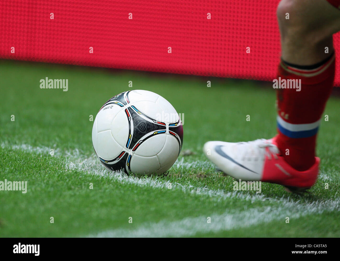 Gazzetta MATCH BALL POLONIA V RUSSIA Stadio Nazionale di Varsavia POLONIA 12 Giugno 2012 Foto Stock