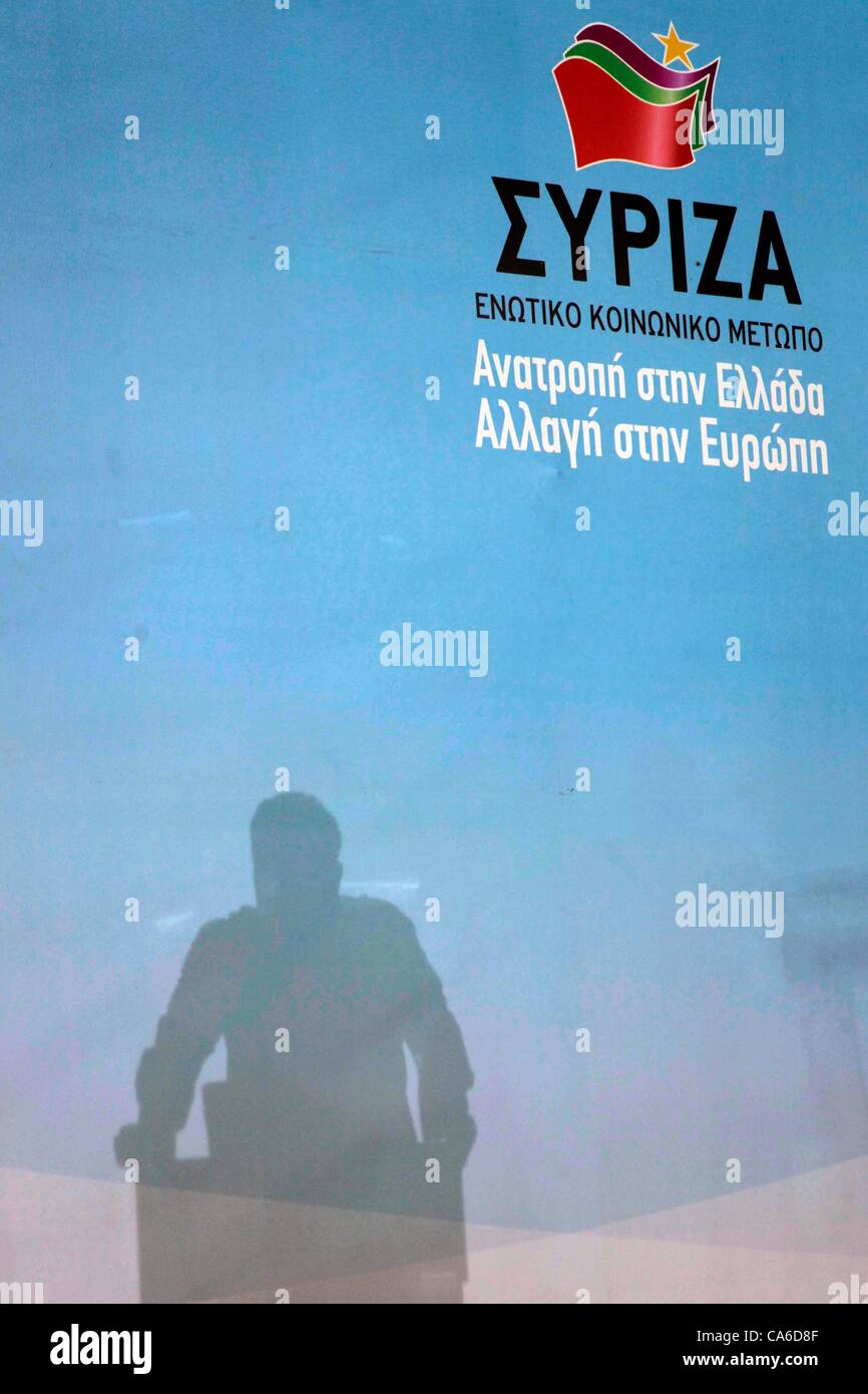 Il 15 giugno 2012, Salonicco, Grecia.- Alexis Tsipras il leader della sinistra radicale della coalizione SYRIZA () campagne a Piazza Aristotele di Salonicco, 2 giorni prima delle elezioni di giugno 17. Foto Stock