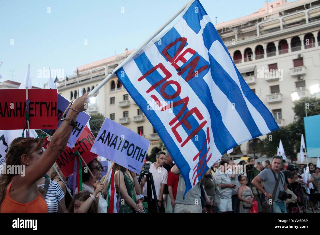 Il 15 giugno 2012, Salonicco, Grecia.- Alexis Tsipras il leader della sinistra radicale della coalizione SYRIZA () campagne a Piazza Aristotele di Salonicco, 2 giorni prima delle elezioni di giugno 17. Foto Stock