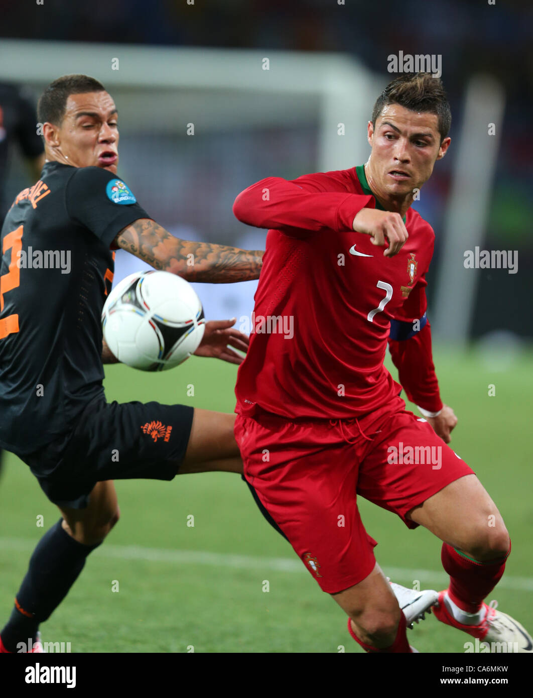 GREGORY VAN DER WIEL & CRISTIA PORTOGALLO V HOLLAND EURO 2012 STADIO METALIST KHARKIV Ucraina Ucraina 17 Giugno 2012 Foto Stock