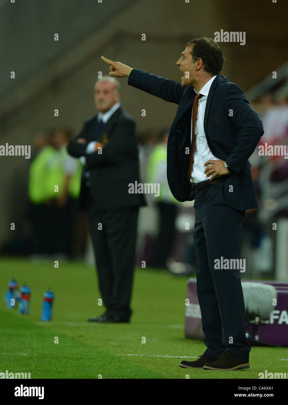 18.06.2012. Gdansk, Polonia. Croazia allenatore Slaven Bilic gesti accanto alla Spagna allenatore Vicente del Bosque (L) durante UEFA EURO 2012 gruppo C partita di calcio Croazia vs Spagna a Arena Danzica Danzica, Polonia, 18 giugno 2012. Foto Stock