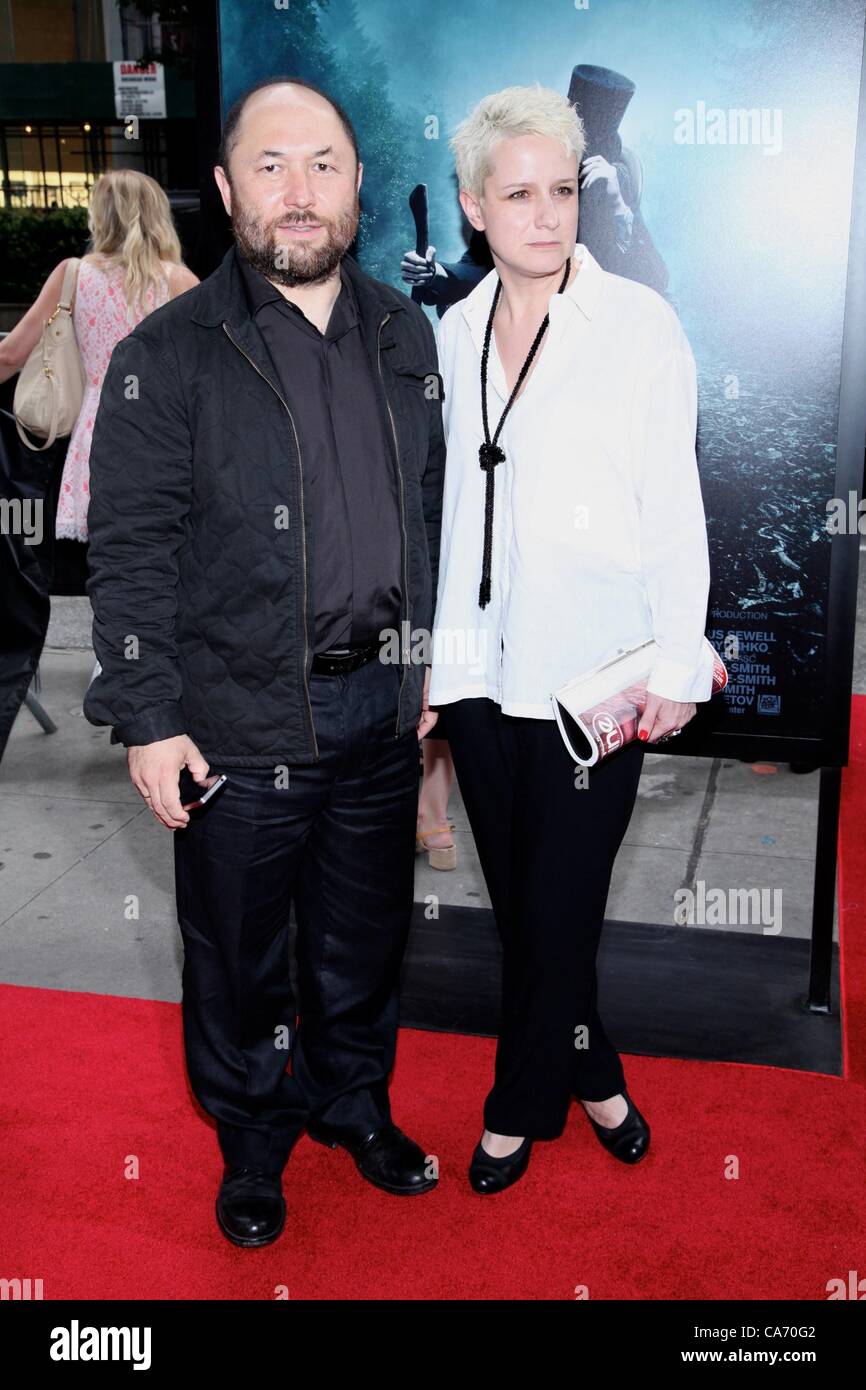 Timur Bekmambetov presso gli arrivi per ABRAHAM LINCOLN: cacciatore di vampiri Premiere, AMC Loews Lincoln Square Theatre di New York, NY Giugno 18, 2012. Foto di: Andres Otero/Everett Collection Foto Stock