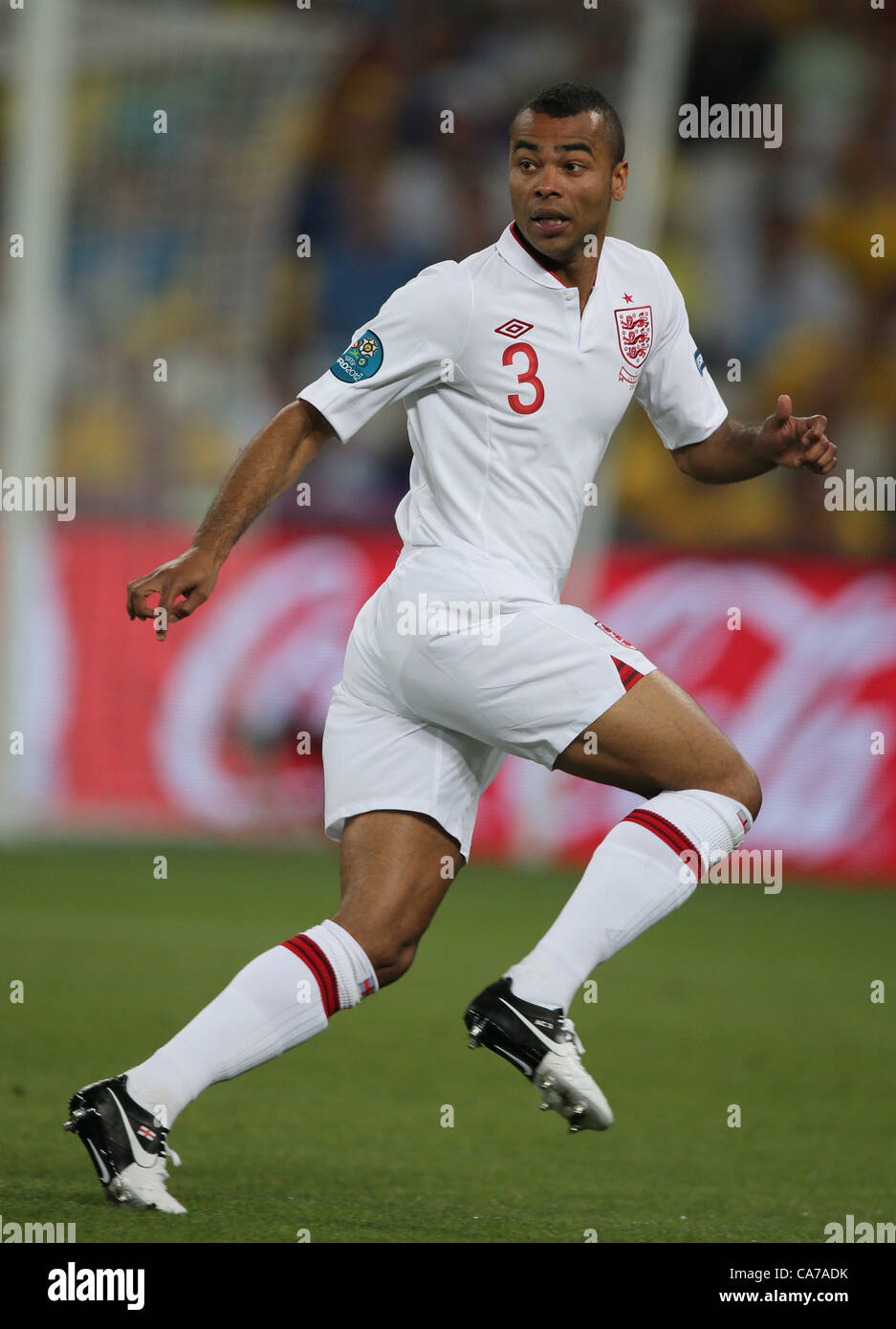 ASHLEY COLE INGHILTERRA DONBAS ARENA DONETSK UCRAINA 19 Giugno 2012 Foto Stock