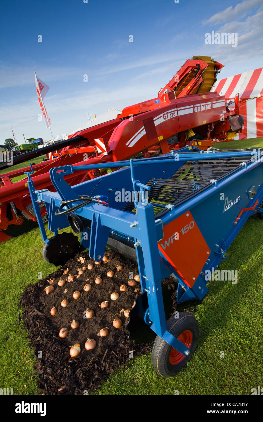 Lincolnshire Eventi Centro, REGNO UNITO, 20 giugno 2012. Uno dei cavalletti agricoli al mattino presto prima che la folla arriva il giorno di apertura del 2012 Lincolnshire Visualizza Foto Stock