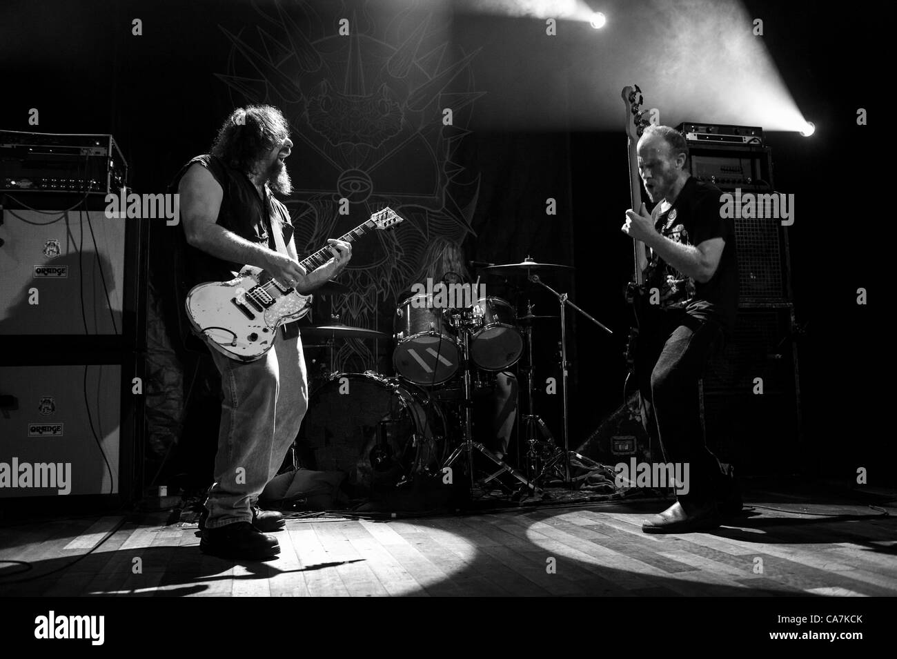 Giugno 21, 2012 - Toronto, Ontario, Canada - American band Crossover la corrosione di conformità eseguito live show alla Opera House di Toronto. Nella foto - WOODY WEATHERMAN, REED MULLIN, Mike Dean (credito Immagine: © Igor Vidyashev/ZUMAPRESS.com) Foto Stock