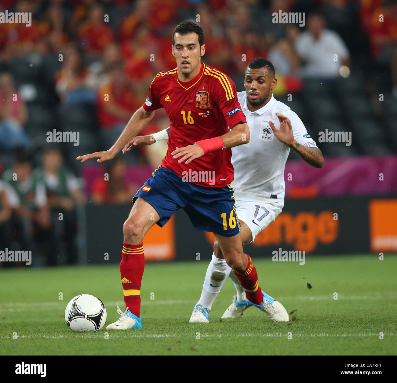 SERGIO BUSQUETS & YANN M'VILA SPAGNA V FRANCIA EURO 2012 DONBASS ARENA DONETSK UCRAINA 23 Giugno 2012 Foto Stock