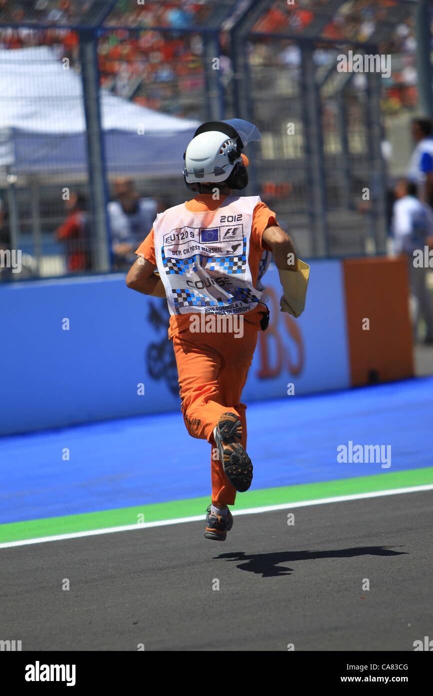 European Grand Prix - Formula Uno - F1 - Valencia, Spagna - 24/06/2012 - domenica Gara - Marshal crociera sul speedway per risolvere un problema con un po' di materiale caduto in asfalto Foto Stock
