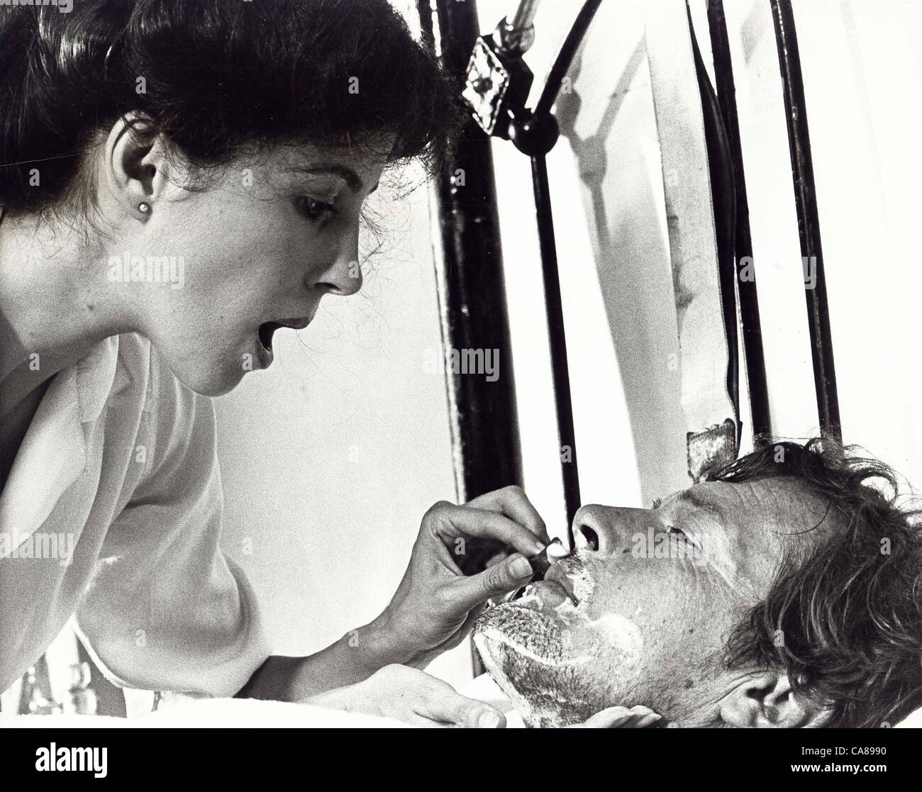 BARBARA PARKINS con Rogers Moore.gridano al diavolo.ancora.(Immagine di credito: Â© Smp/Globe foto/ZUMAPRESS.com) Foto Stock