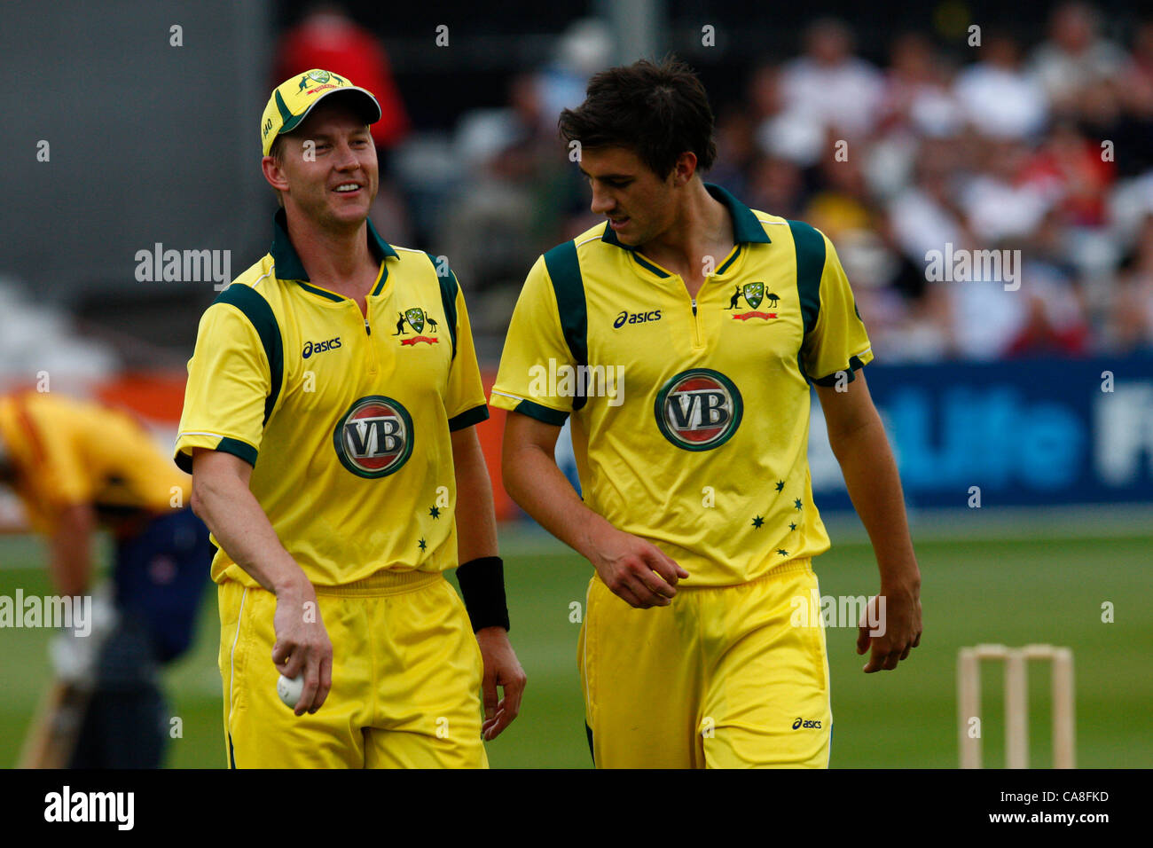 26.06.12 Chelmsford, Inghilterra: Brett Lee di Australia e Patrick Cummins di Australia durante il Tour Match tra Essex e Australia ha suonato presso la Ford County Ground su Giugno 26, 2012 a Chelmsford, Regno Unito Foto Stock