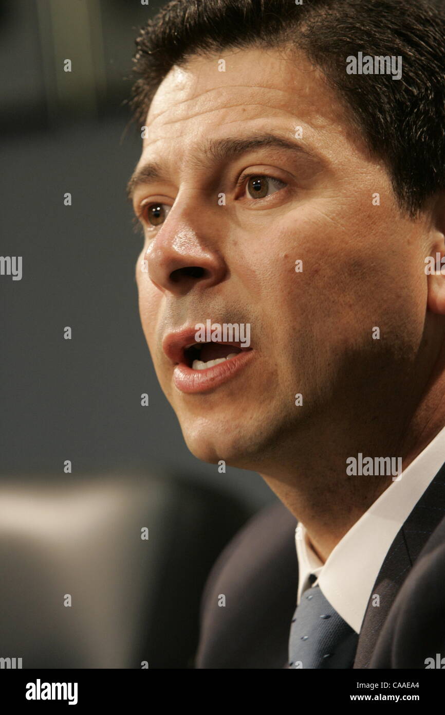 (Pubblicato il 8/21/2005, G-5) Fabian Nunez, altoparlante della California di assemblaggio. Unione europea-TRIBUNE NELVIN CEPEDA Foto Stock