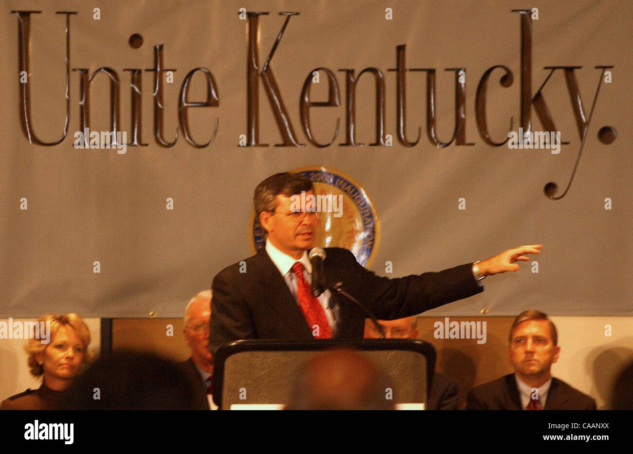 Dic 06, 2003 - Erlanger, Kentucky, Stati Uniti d'America - Kentucky governatore eletto ERINIE FLETCHER parla alla folla in un pre-inaugurazione reception per amici politici e lavoratori campagn. (Credito Immagine: © Ken Stewart/ZUMA Press) Foto Stock