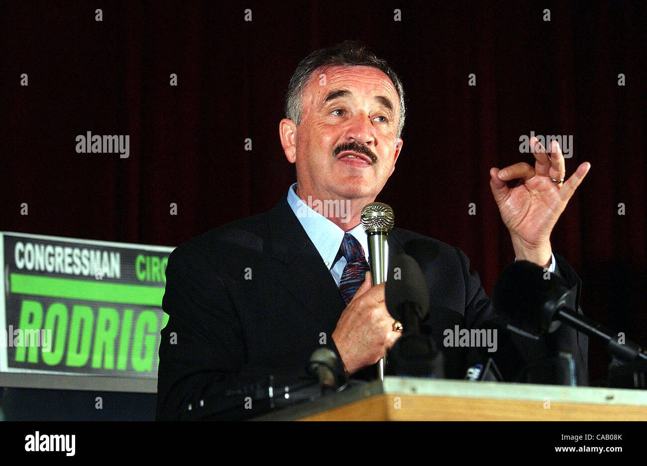METRO - Congressman Ciro Rodriguez parla ai tifosi dopo i poli chiuso il Martedì, Marzo 9, 2004 a VFW Hall #9186. Marchio BAHRAM SOBHANI/personale Foto Stock