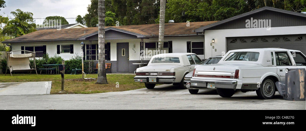 SUBURBAN WEST PALM BEACH; 3/31/04: omicidio familiare Home: 608 S. Alice corte. Un giovane, il loro figlio e il loro figlio di due amici che sono stati tutti arrestati sull omicidio di primo grado e le tasse. [Andrea Marra storia] Foto di acque Lannis/ Palm Beach post ..... Non per la distribuzione al di fuori di COX PAPERS OU Foto Stock