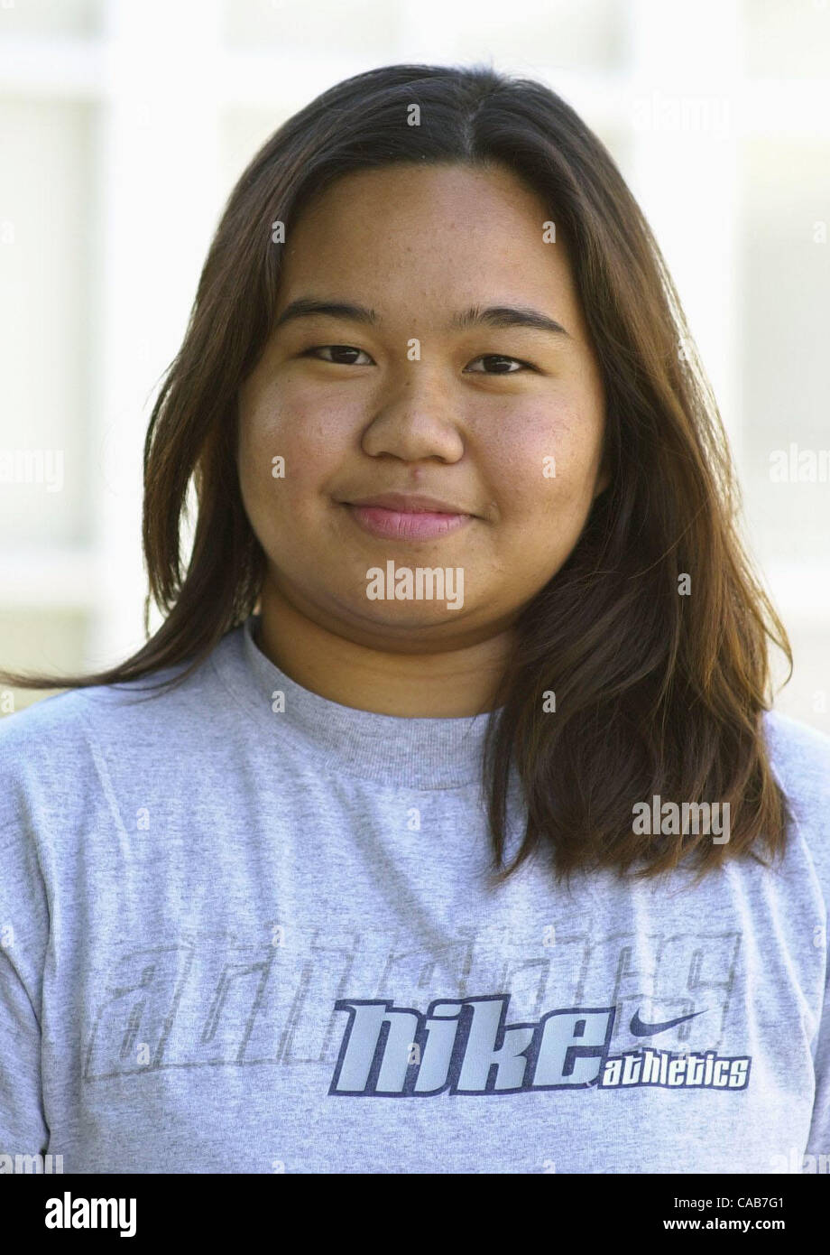 Foto di Sheila Bilbao, 18, preso a Mt. Diablo High School di Concord, California giovedì 6 maggio 2004 per il problema di graduazione. (Contra Costa Quotidiani/Mar Nam Ton) Foto Stock