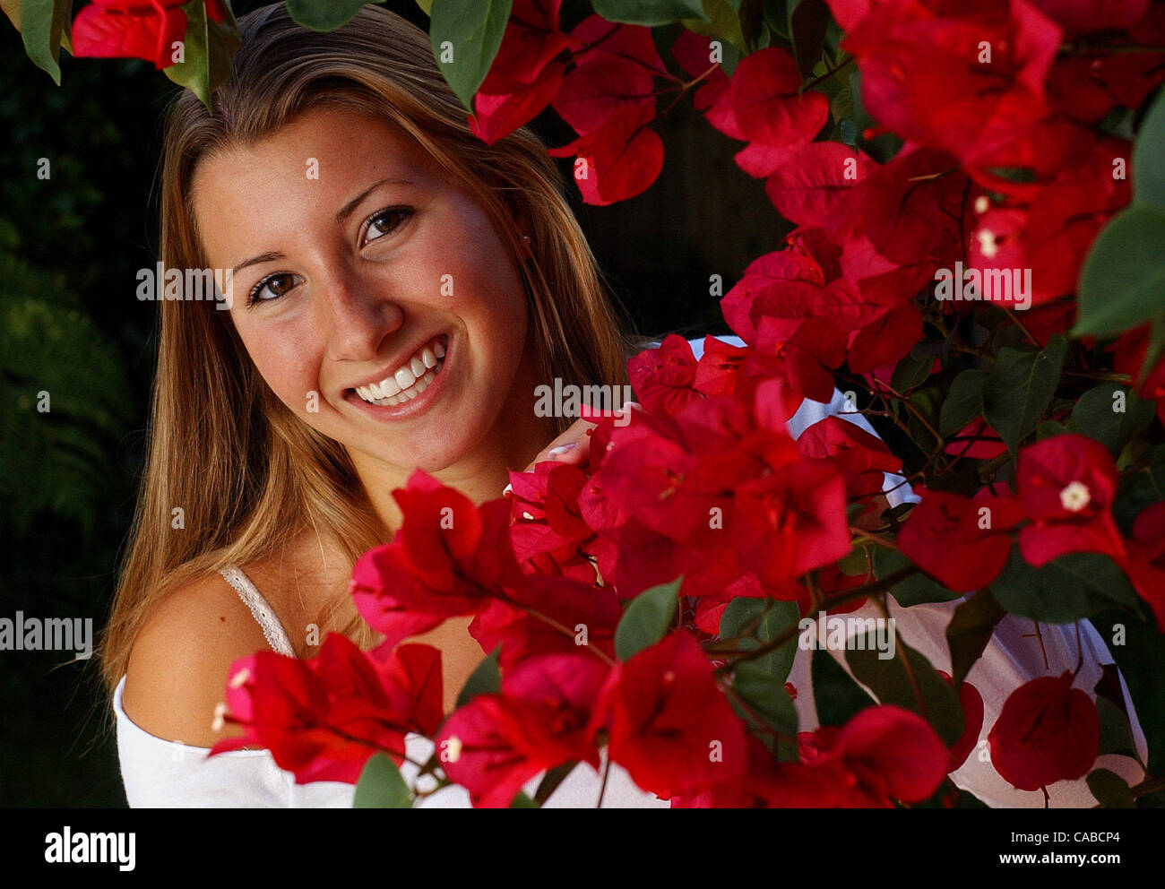 Janine Taylor, 17 anni, da Concord, ha doppia cittadinanza da Inghilterra e Germania. Sua madre è il tedesco mentre suo padre è British. Taylor è fotografato nella sua casa il Venerdì, Giugno 4, 2004 in concordia, California (Jose Carlos Fajardo/Contra Costa Times) Foto Stock