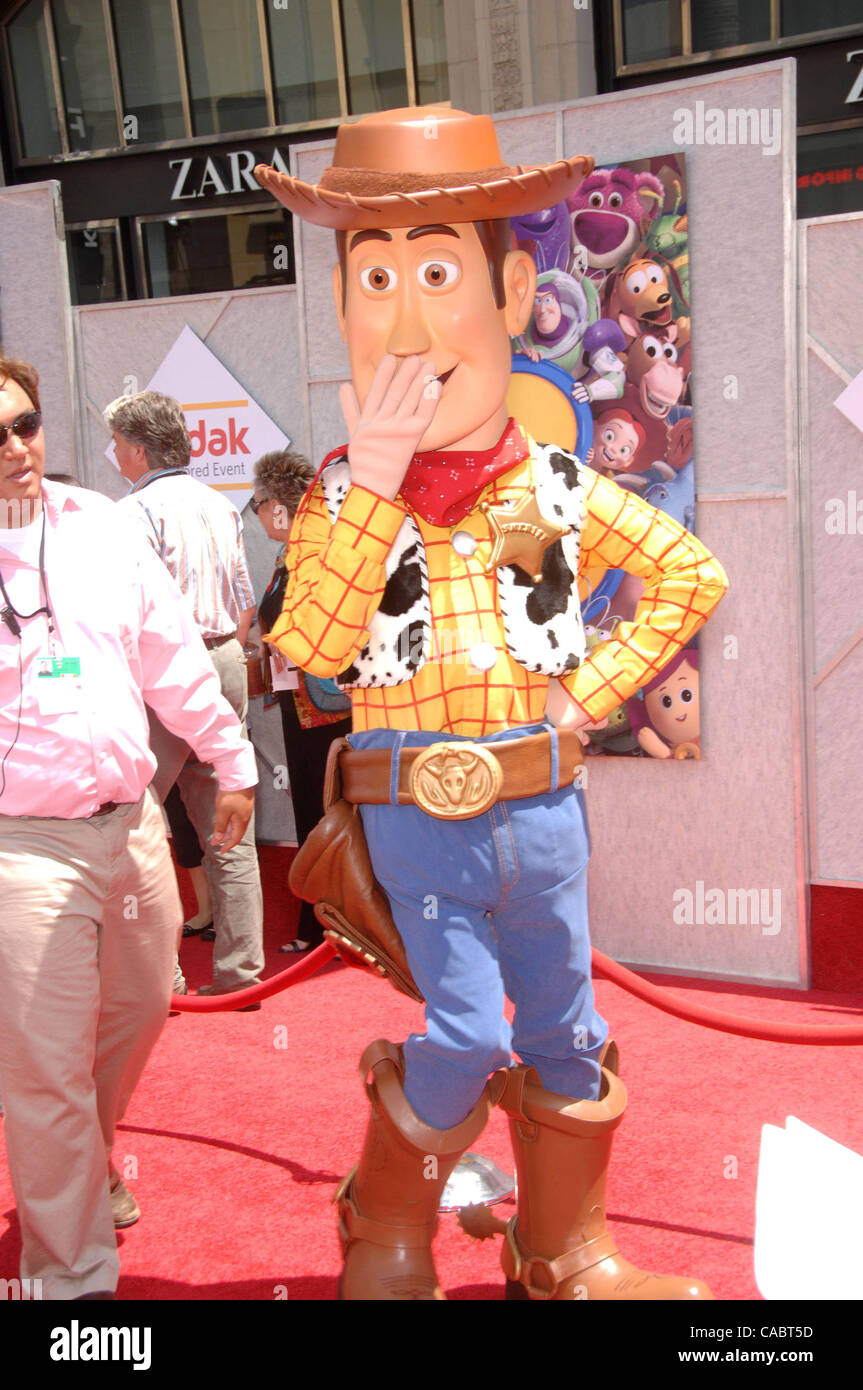 Giugno 13, 2010 - Hollywood, California, Stati Uniti - Woody durante la premiere del nuovo film di Walt Disney Pictures e Pixar Animation Studios, TOY STORY 3, tenutasi al El Capitan theater, il 13 giugno 2010 a Los Angeles. 2010.K65167MGE(Immagine di credito: Â© Michael Germana Globo/foto/ZUMApress.com) Foto Stock