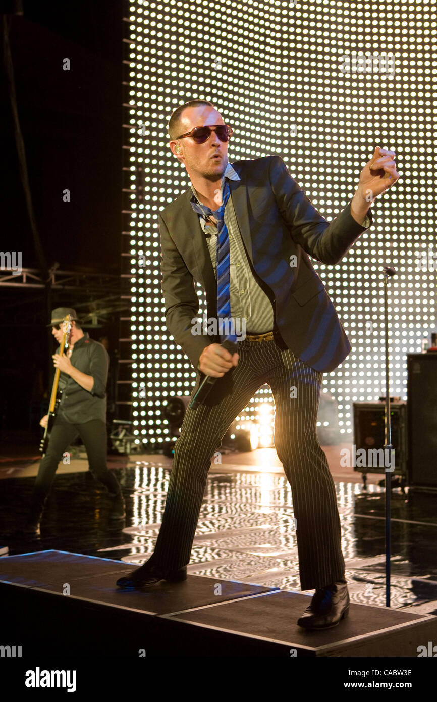 Il 10 agosto 2010 - Morrison, Colorado, Stati Uniti - Il Cantante SCOTT WEILAND degli Stone Temple Pilots esegue al Red Rocks anfiteatro. (Credito Immagine: © Don Senia Murray/ZUMApress.com) Foto Stock