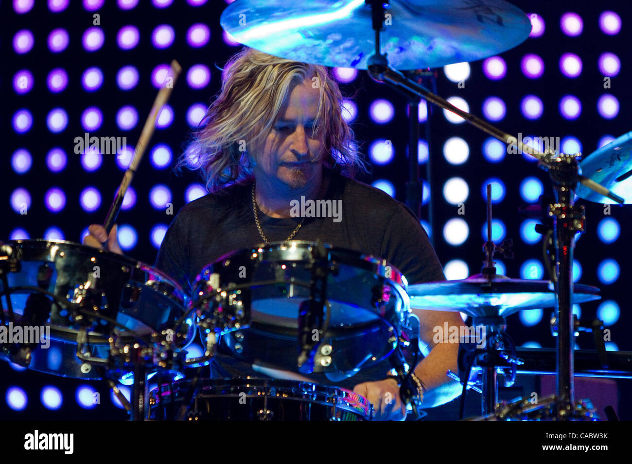 Il 10 agosto 2010 - Morrison, Colorado, Stati Uniti - Il batterista ERIC KRETZ di Stone Temple Pilots esegue al Red Rocks anfiteatro. (Credito Immagine: © Don Senia Murray/ZUMApress.com) Foto Stock