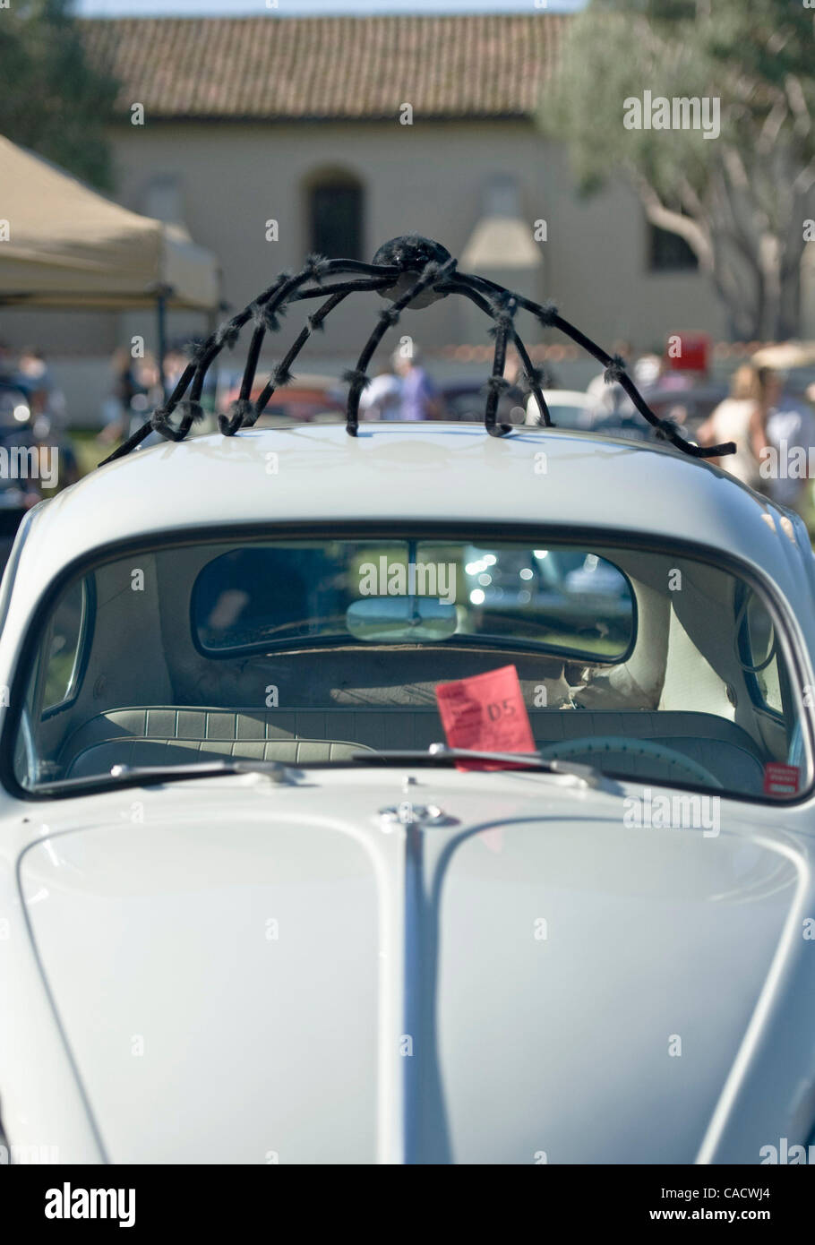 Settembre 25, 2010 - Solvang, California, Stati Uniti - Proprietari di Volkswagen e ammiratori a raccogliere il VW Veteranentreffen 11, biennale car show e swap meet in Solvang. Mostra classi includono tutti i pre 1967 stock VWs: split, ovale, quadrata, Ghia, cabrio, tipo 2 e 3 e di particolare interesse. (Credito Immagine: © P Foto Stock