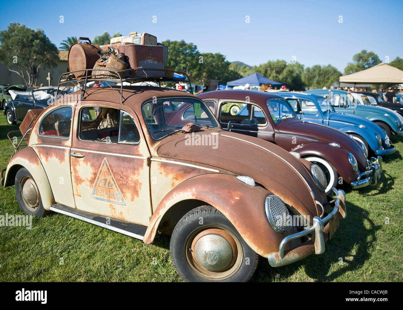 Settembre 25, 2010 - Solvang, California, Stati Uniti - Proprietari di Volkswagen e ammiratori a raccogliere il VW Veteranentreffen 11, biennale car show e swap meet in Solvang. Mostra classi includono tutti i pre 1967 stock VWs: split, ovale, quadrata, Ghia, cabrio, tipo 2 e 3 e di particolare interesse. (Credito Immagine: © P Foto Stock