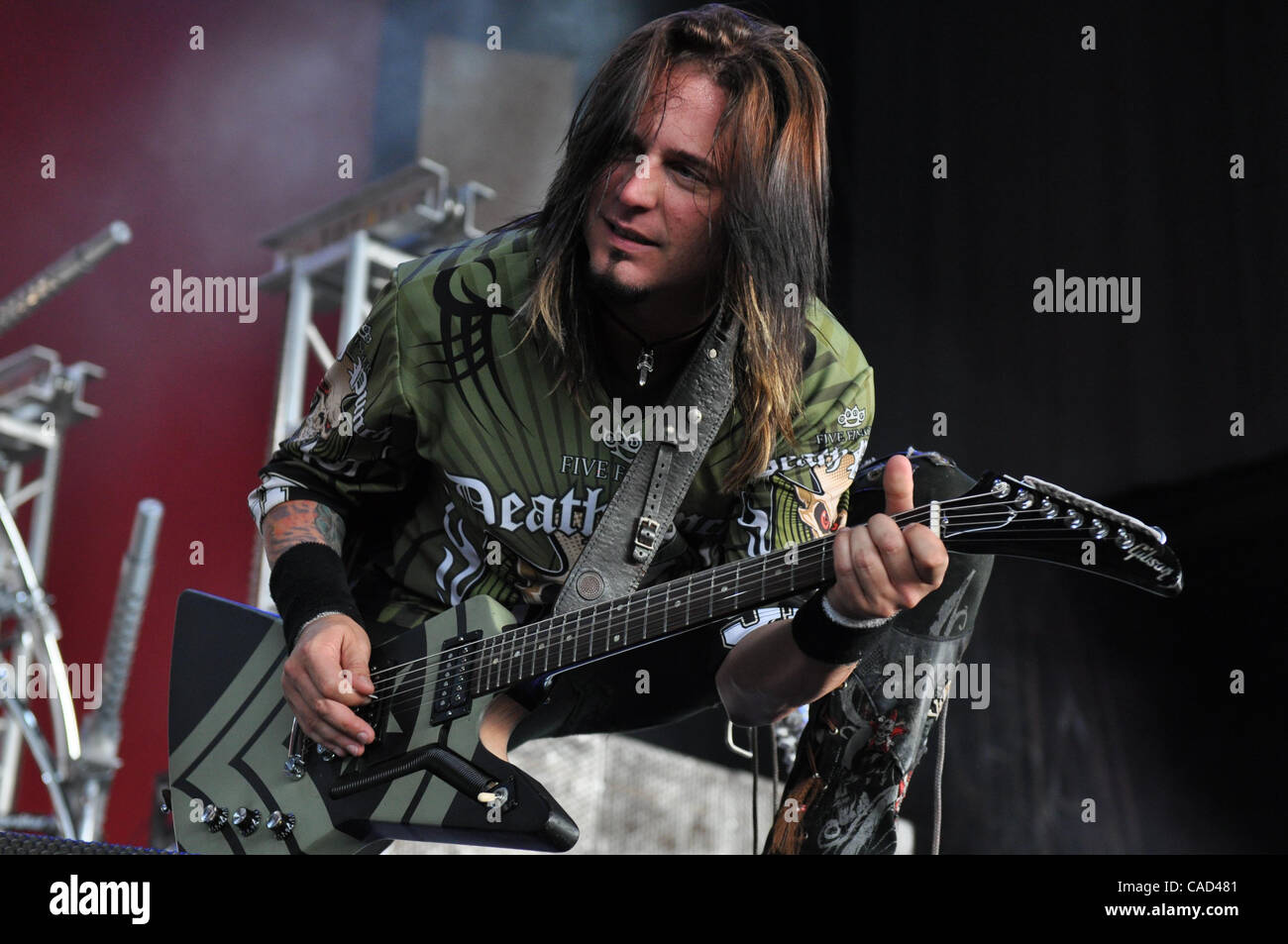 Agosto 3, 2010 - Raleigh, North Carolina, USA cinque dita morte punzone effettuando al Time Warner Cable Music Pavillion in Raleigh come parte dell'Mayhem Festival nella foto: il chitarrista Jeremy Spencer (credito Immagine: Tina Fultz/ZUMA Press) Foto Stock