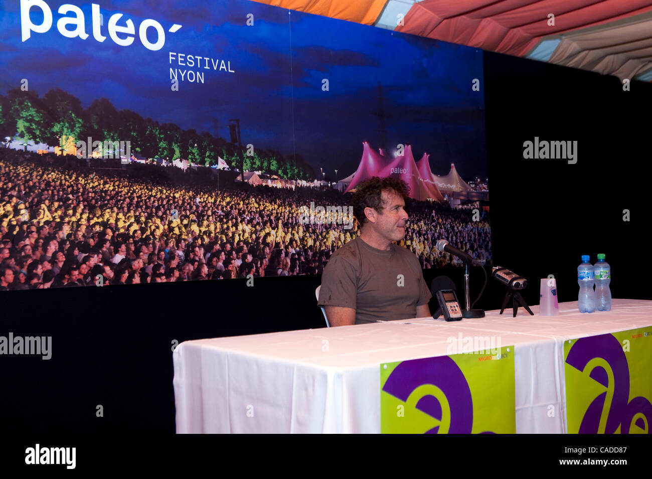 Luglio 22, 2010 - Nyon, Nyon, Svizzera - Johnny Clegg, South African musicista durante la conferenza stampa prima della sua performance sul Paleo Festival. (Credito Immagine: © Agron Dragaj/ZUMApress.com) Foto Stock