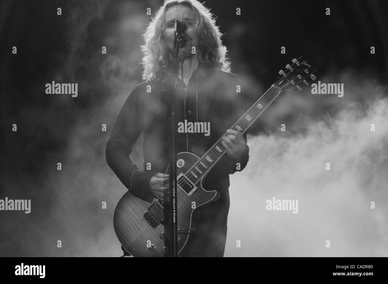 Il chitarrista Tommy Shaw e Styx eseguito un concerto dal vivo al 2010 Ventura County Fair di Ventura, ca. il 7 agosto 2010.(Immagine di credito: © Giovanni Pyle/Cal Sport Media/ZUMApress.com) Foto Stock