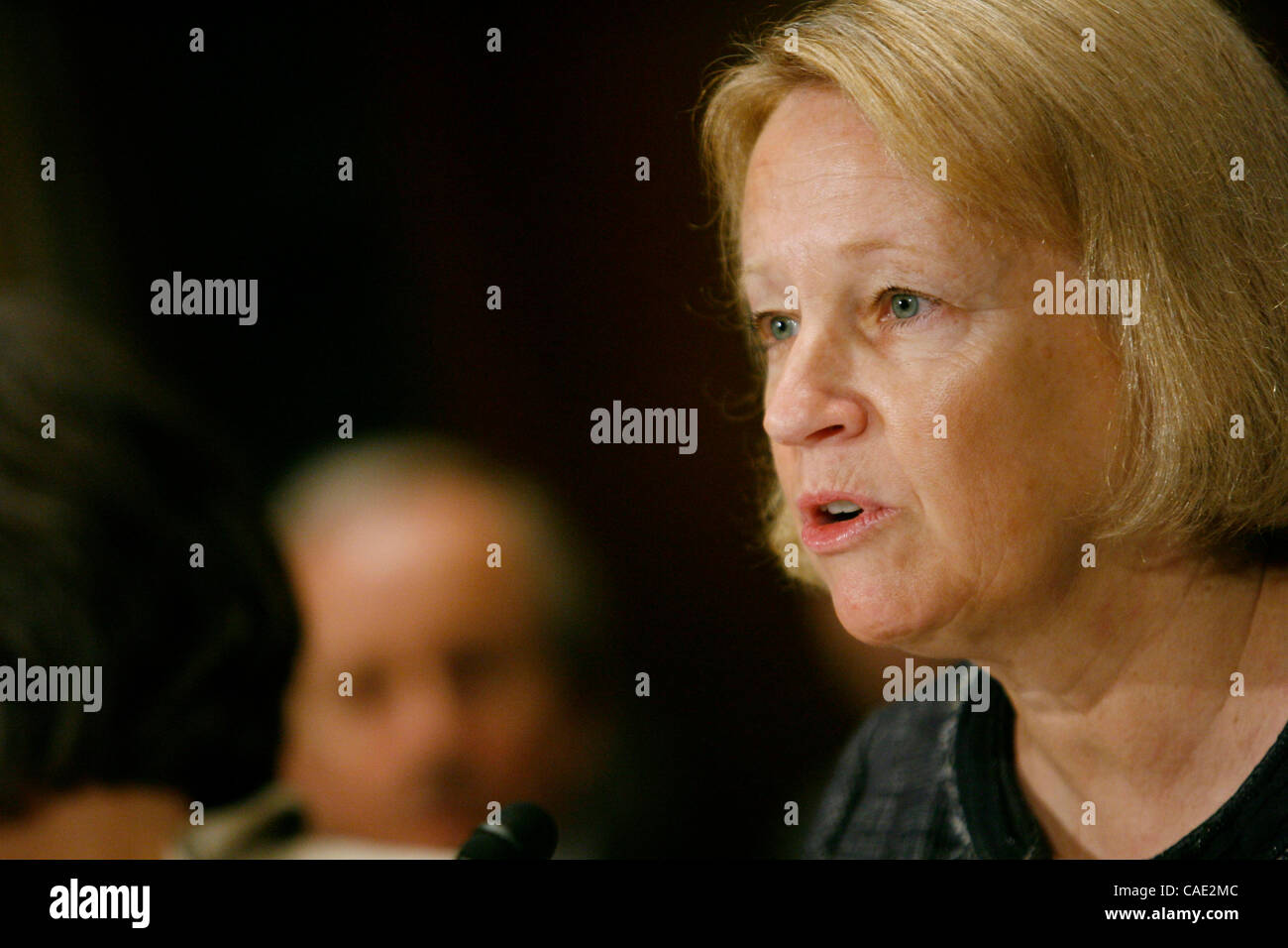 Sett. 30, 2010 - Washington D.C, U.S. - Washington, D.C. - Settembre 30th, 2010: presidente della Securities and Exchange Commission MARY SCHAPIRO testimonia prima di un Senato Banking urbana e il Comitato degli affari Audizione sul Dodd-Frank Wall Street e di riforma di legge sulla tutela dei consumatori. (Credito immagine: Foto Stock