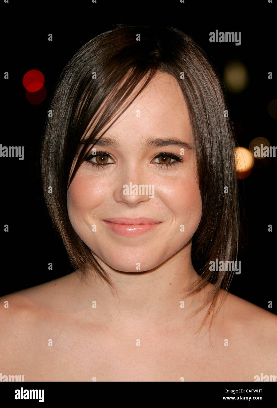 Dicembre 3, 2007 - Hollywood, California, Stati Uniti d'America - attrice Ellen Page che arrivano al "Juno" Los Angeles Premiere detenute al Mann Village Theatre. (Credito Immagine: © Lisa O'Connor/ZUMA Press) Foto Stock