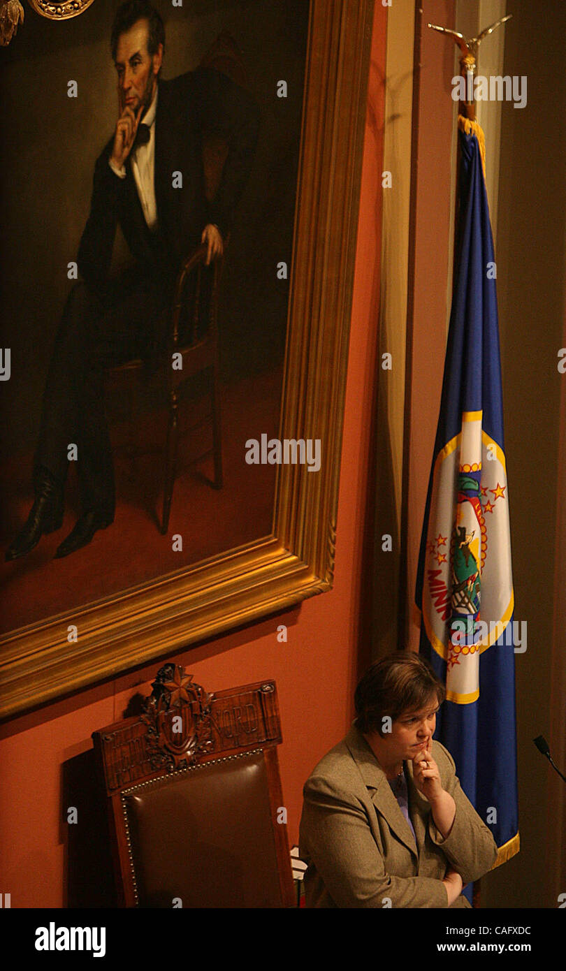 Feb 21, 2008 - St. Paul, Minnesota, Stati Uniti d'America - Altoparlante Margaret ANDERSON KELLIHER ascoltato il dibattito su un mezzo di trasporto del pacchetto di finanziamento nel Minnesota Casa di rappresentanti delle camere presso il Campidoglio Giovedì, 21 febbraio 2008. (Credito Immagine: © Jim Gehrz/Minneapolis Star Tribune/ZUMA Premere) RESTRIC Foto Stock