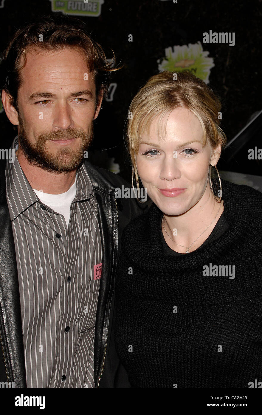 Febbraio 19, 2008; Burbank, CA, Stati Uniti d'America; attore LUKE PERRY (L) e attrice Jennie Garth al 'Chevy rocce il futuro' evento presso il Walt Disney Studios. Credito: Foto da Vaughn Youtz/ZUMA premere. (©) Copyright 2007 da Vaughn Youtz. Foto Stock