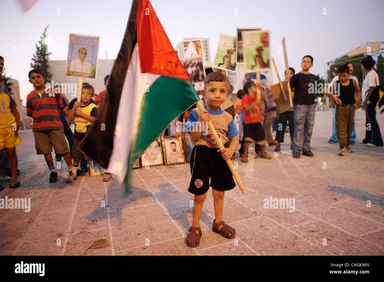 Feb 01, 2008 - Gerusalemme, Israele - Una manifestazione nonviolenta in Bethleham la Piazza della Mangiatoia dove centinaia di palestinesi si sono riuniti per dimostrare per l'equo trattamento dei prigionieri. Non vi era alcuna copertura mediatica. (Credito Immagine: © Ira Lippke/ZUMA Press) Foto Stock