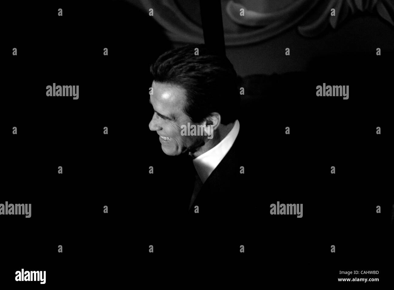 Dic 17, 2007 - Sacramento, California, Stati Uniti d'America - Gov. ARNOLD SCHWARZENEGGER unite tramite il gruppo altoparlante Fabian Nunez e una vasta coalizione di manodopera, business, i funzionari eletti e di cura di salute di gruppi professionali, Governatore Schwarzenegger oggi applaudito il successo della votazione dell'Assemblea di Assembly Bill x1 1 Foto Stock