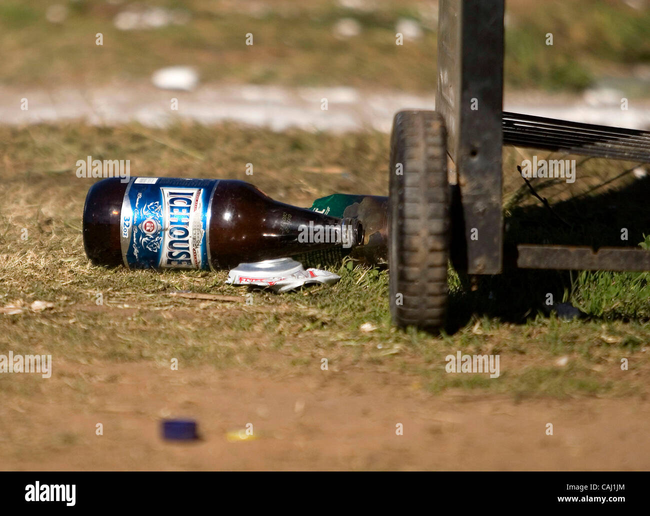 Giovedì, 27 dicembre 2007, Escondido, CALIFORNIA, STATI UNITI D'AMERICA Escondido è nel processo di edificazione [otto nuovi gruppi di vicinato] * * FATTO CONTROLLARE** nella sua missione area parco, una sezione di Escondido che è stato al centro di una povertà studio [Ultimo anno] * * FATTO CONTROLLARE**. I gruppi aiutano l'avvocato per meglio str Foto Stock